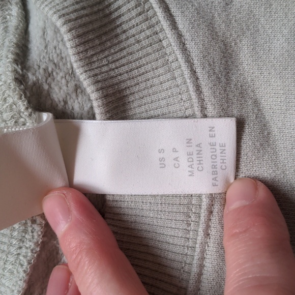 H&M Super soft and nice crewneck! - Picture 4 of 6